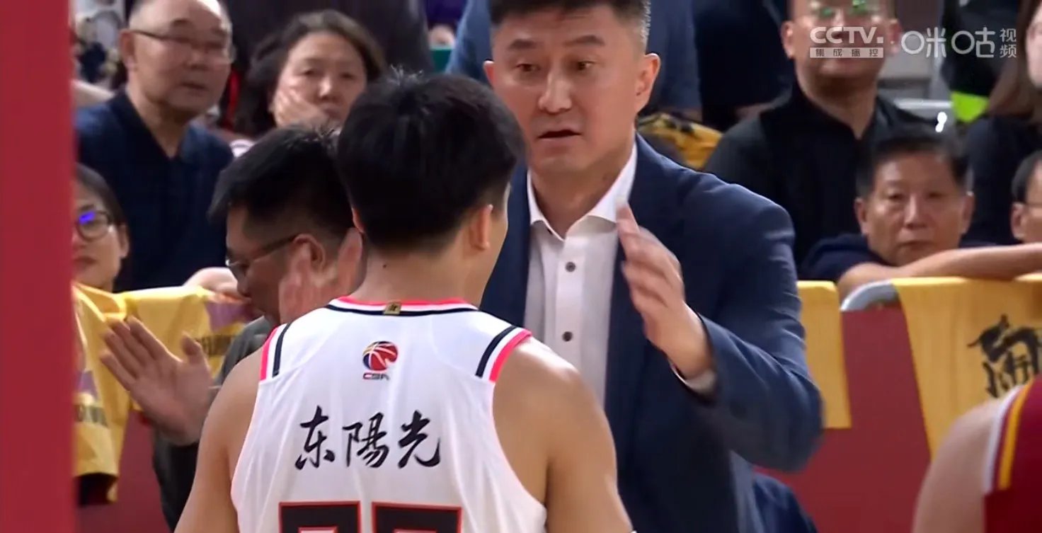 官方网站-TL观众热烈欢呼！，Scout迎来十二赛季出色发挥引发球迷热议-官方网站