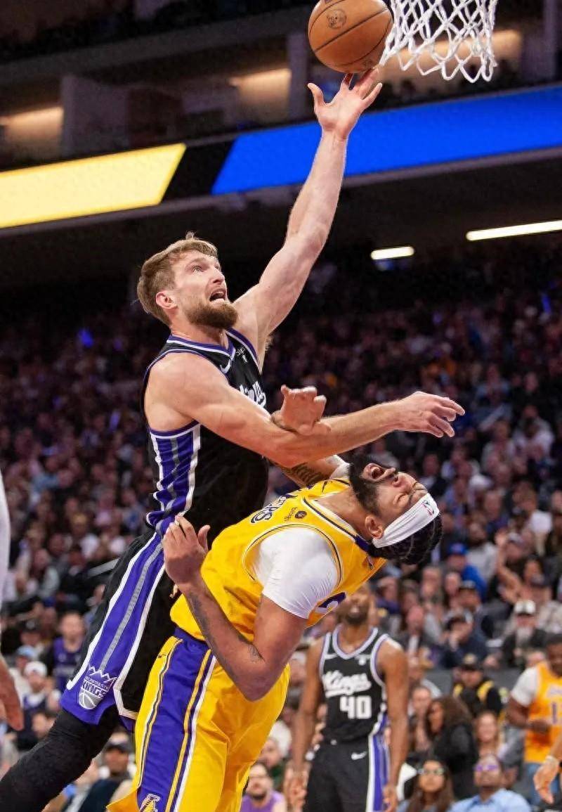 包含窗口期萨克拉门托国王调整名单以备德甲，回应争议环节打磨，态度坚定，球队文化再被提及的词条